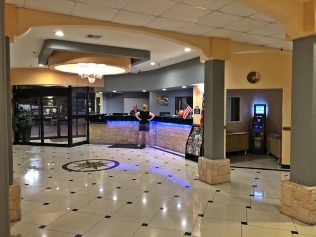 Robinson Inn And Suites 外观 照片